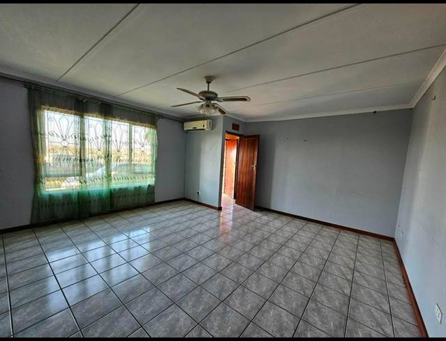 6 BEDROOM HOUSE FOR SALE IN EVEREST HEIGHTS